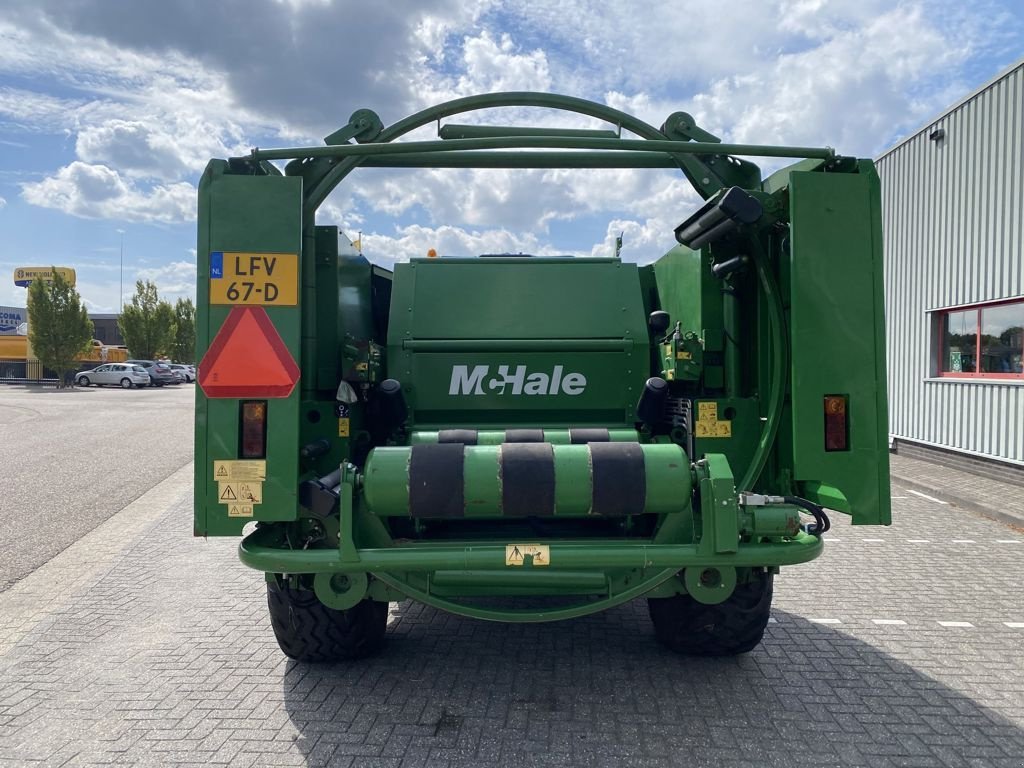 Rundballenpresse типа McHale FUSION, Gebrauchtmaschine в BOEKEL (Фотография 4)