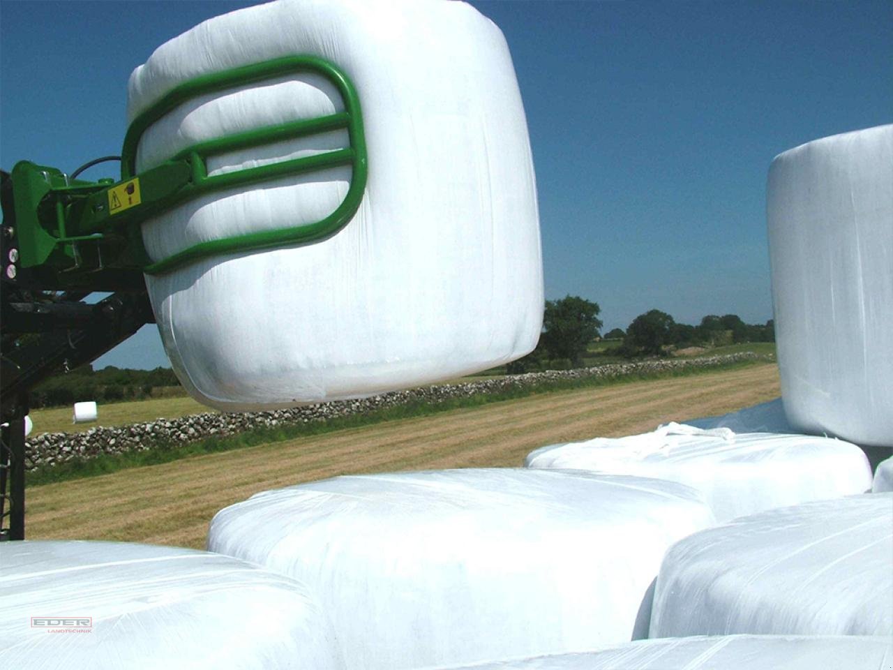 Rundballenpresse des Typs McHale Rundballenzange R5, Neumaschine in Tuntenhausen (Bild 4)