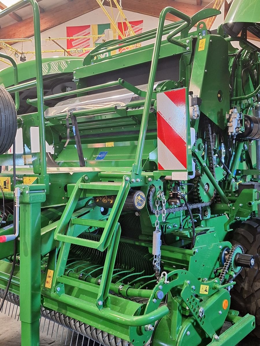 Rundballenpresse des Typs McHale V 6750, Neumaschine in Bergheim (Bild 11)