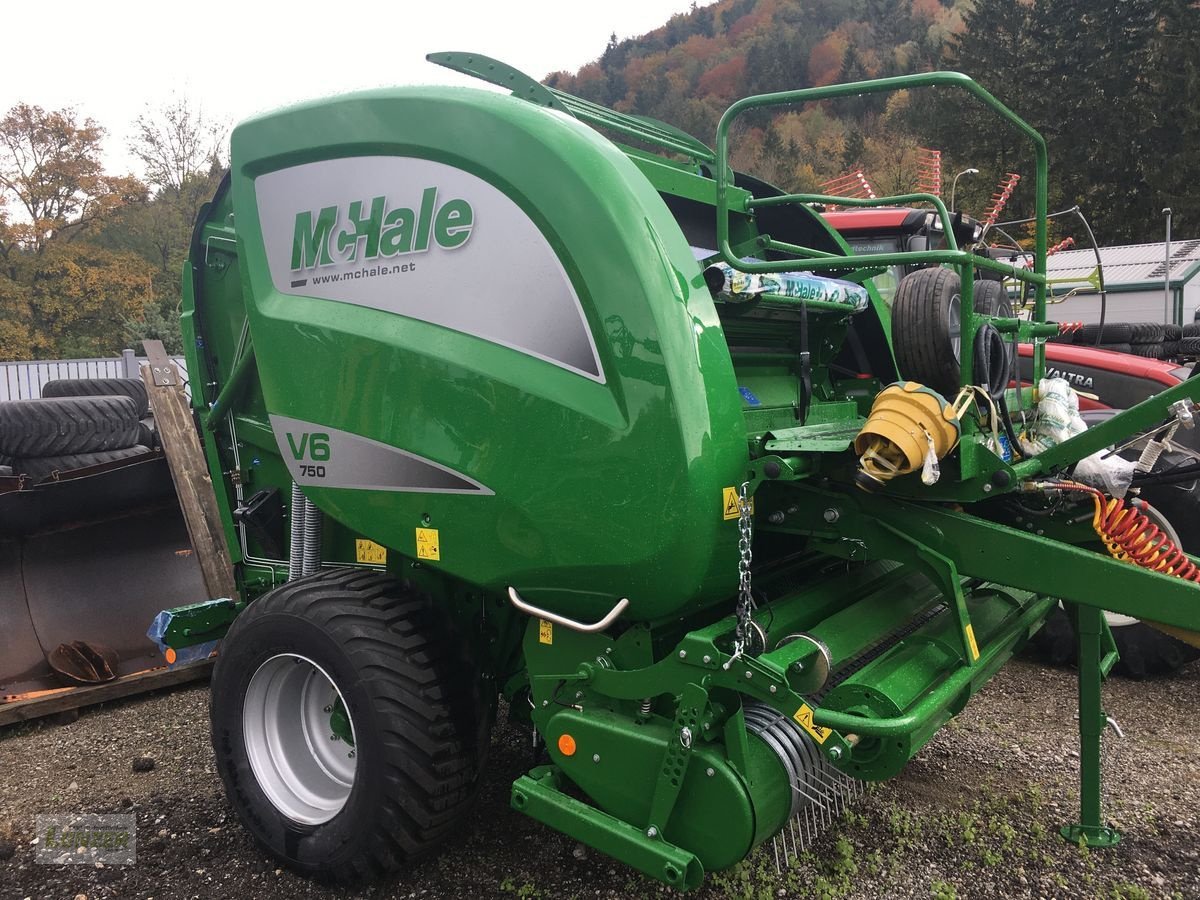 Rundballenpresse of the type McHale V6750, Neumaschine in Kaumberg (Picture 1)