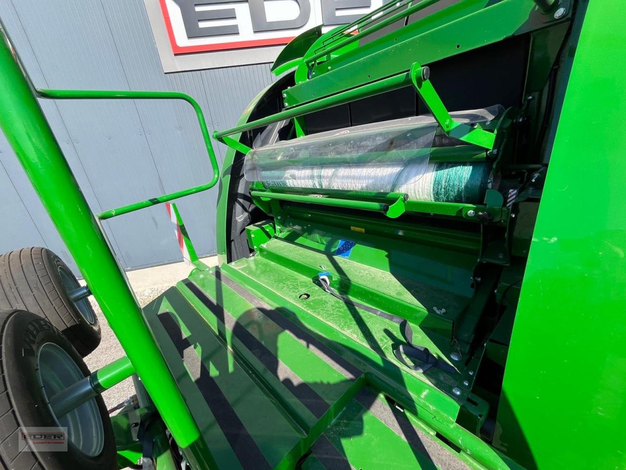 Rundballenpresse typu McHale V8950, Vorführmaschine v Tuntenhausen (Obrázek 16)