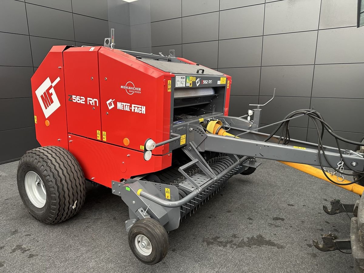 Rundballenpresse des Typs Metal-Fach Festkammer Rundballenpresse Z562RN, Neumaschine in Tamsweg (Bild 1)