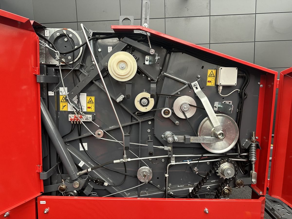 Rundballenpresse des Typs Metal-Fach Festkammer Rundballenpresse Z562RN, Neumaschine in Tamsweg (Bild 13)