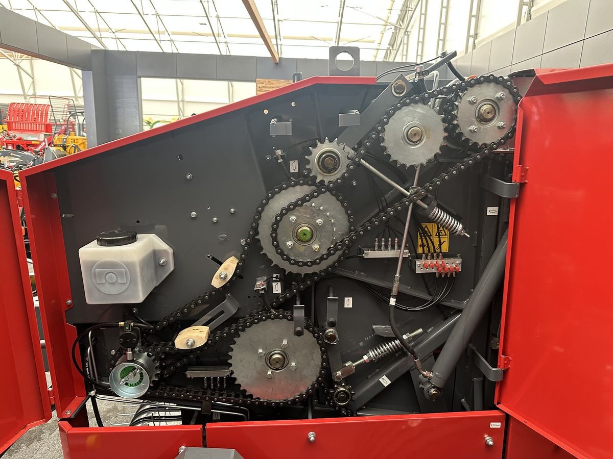 Rundballenpresse des Typs Metal-Fach Festkammer Rundballenpresse Z562RN, Neumaschine in Tamsweg (Bild 11)