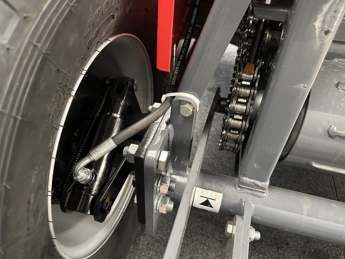 Rundballenpresse des Typs Metal-Fach Festkammer Rundballenpresse Z562RN, Neumaschine in Tamsweg (Bild 20)