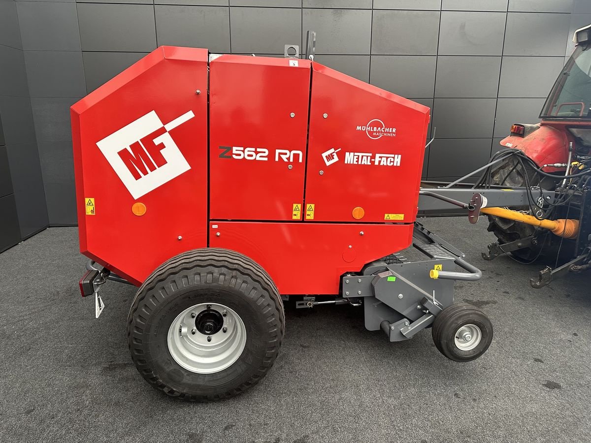 Rundballenpresse des Typs Metal-Fach Festkammer Rundballenpresse Z562RN, Neumaschine in Tamsweg (Bild 2)