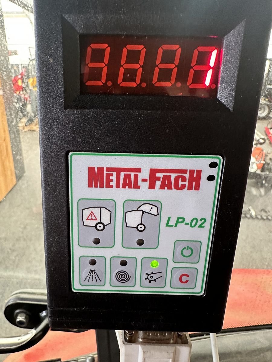 Rundballenpresse des Typs Metal-Fach Festkammer Rundballenpresse Z562RN, Neumaschine in Tamsweg (Bild 8)