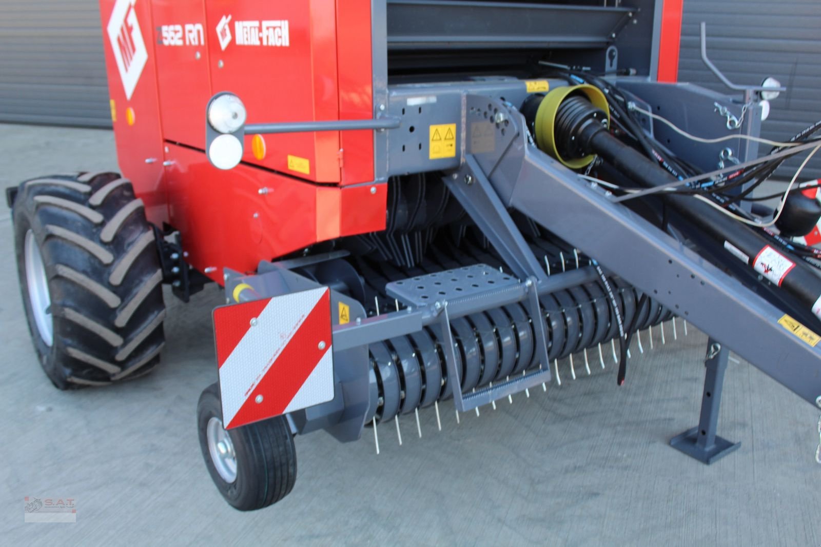 Rundballenpresse des Typs Metal-Fach RN 562-Bergprofi-Ballenpresse, Neumaschine in Eberschwang (Bild 10)