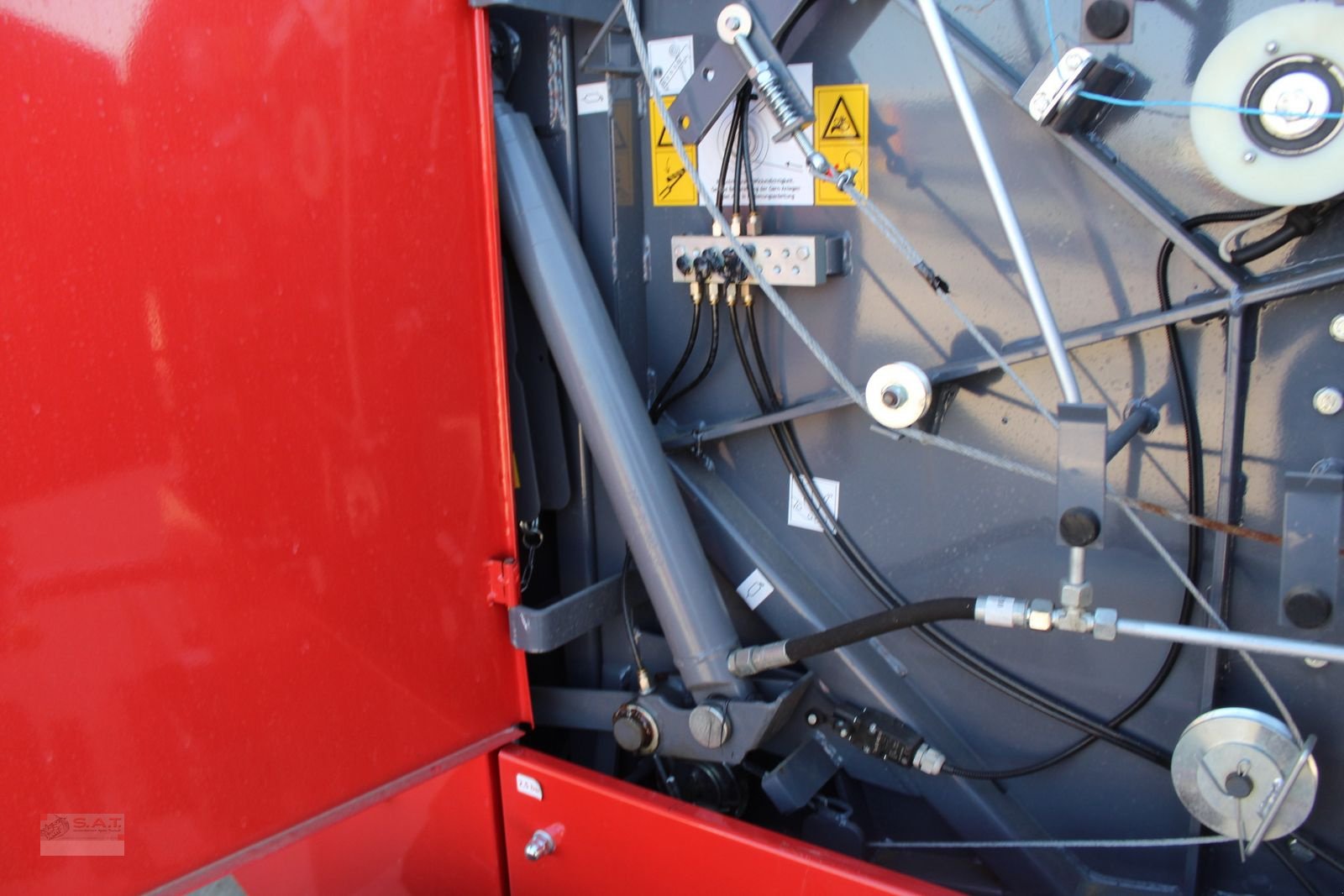 Rundballenpresse des Typs Metal-Fach RN 562-Bergprofi-Ballenpresse, Neumaschine in Eberschwang (Bild 16)
