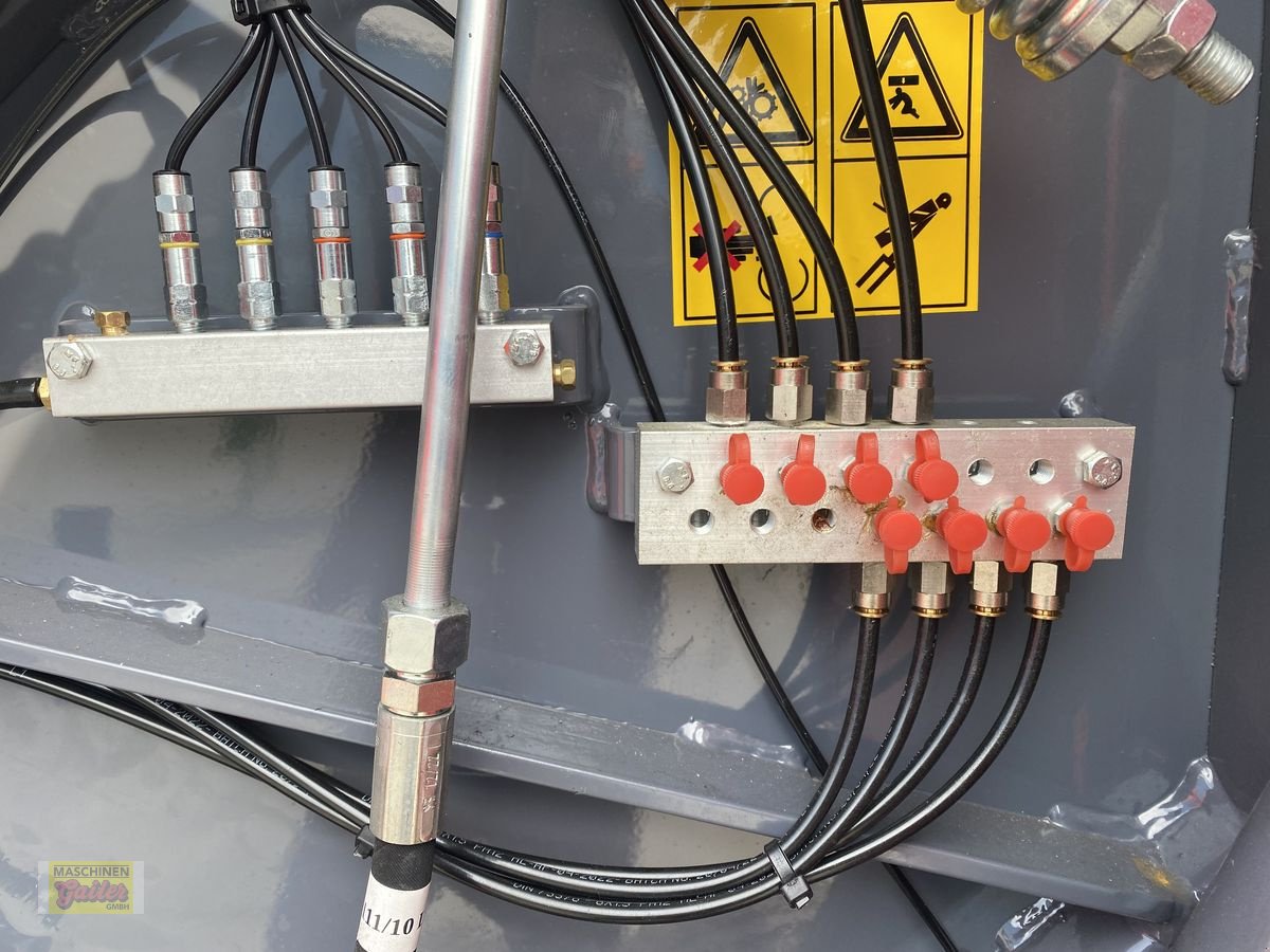 Rundballenpresse des Typs Metal-Fach Z 562 RN  Bergausführung Schneidwerk Bremse, Neumaschine in Kötschach (Bild 27)