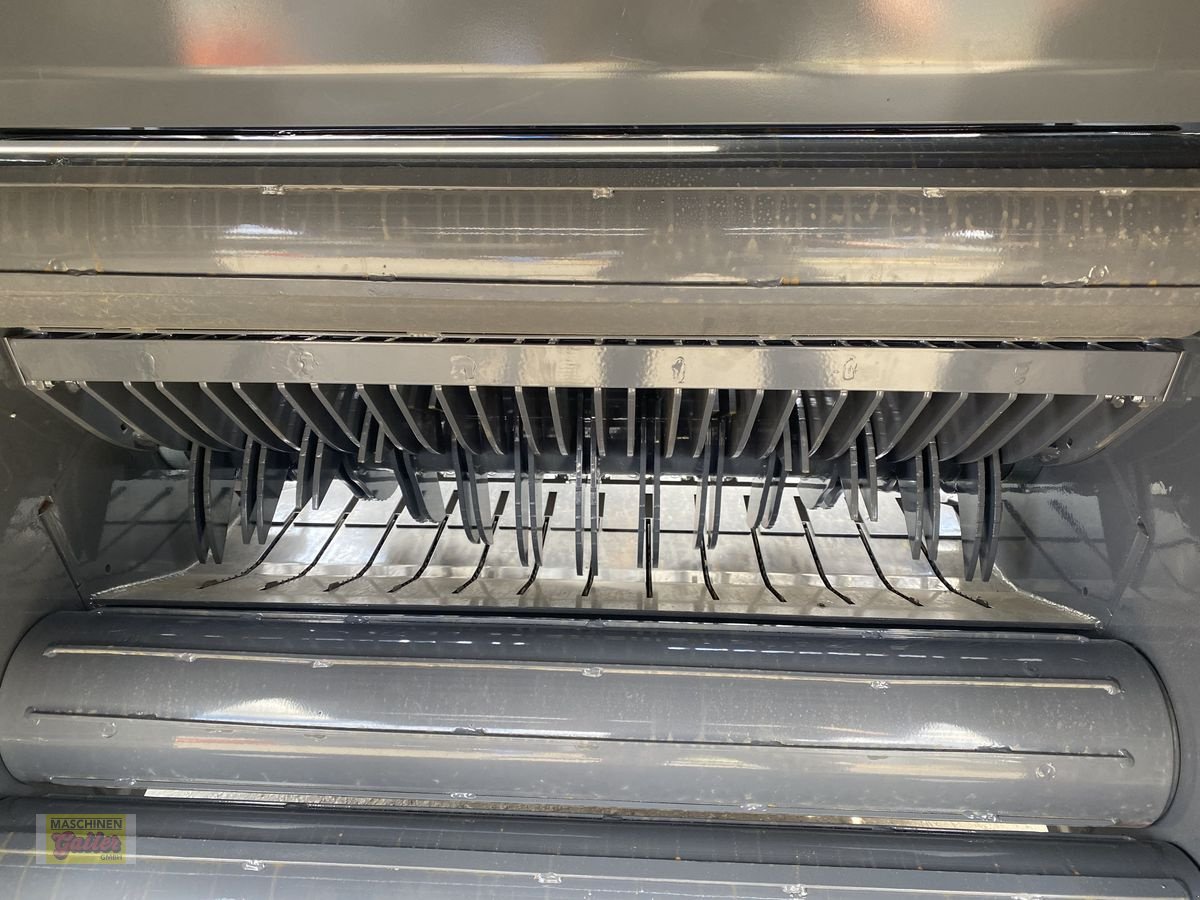 Rundballenpresse des Typs Metal-Fach Z 562 RN  Bergausführung Schneidwerk Bremse, Neumaschine in Kötschach (Bild 21)