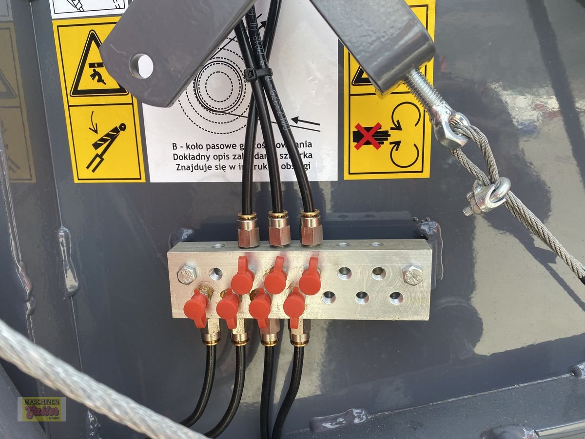 Rundballenpresse des Typs Metal-Fach Z 562 RN  Bergausführung Schneidwerk Bremse, Neumaschine in Kötschach (Bild 28)