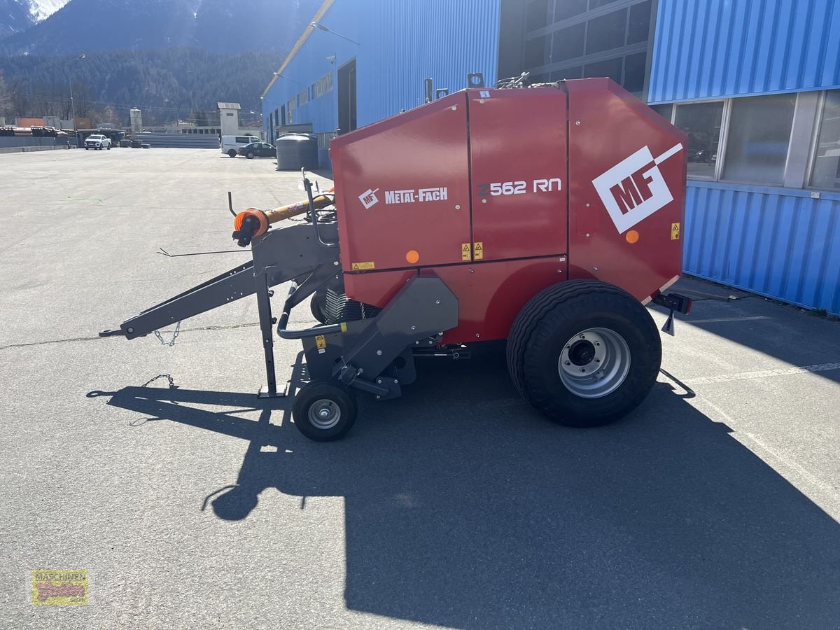 Rundballenpresse des Typs Metal-Fach Z 562 RN  Bergausführung Schneidwerk Bremse, Neumaschine in Kötschach (Bild 4)
