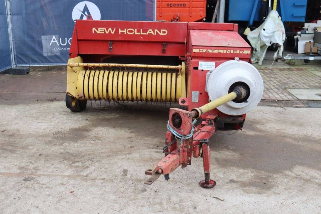 Rundballenpresse типа New Holland 370 Hayliner, Gebrauchtmaschine в Antwerpen (Фотография 9)