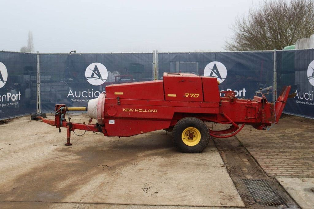 Rundballenpresse типа New Holland 370 Hayliner, Gebrauchtmaschine в Antwerpen (Фотография 2)