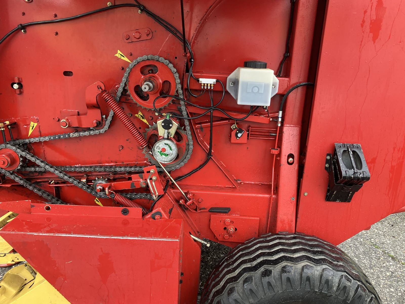 Rundballenpresse типа New Holland 544 CC, Gebrauchtmaschine в Villach (Фотография 8)