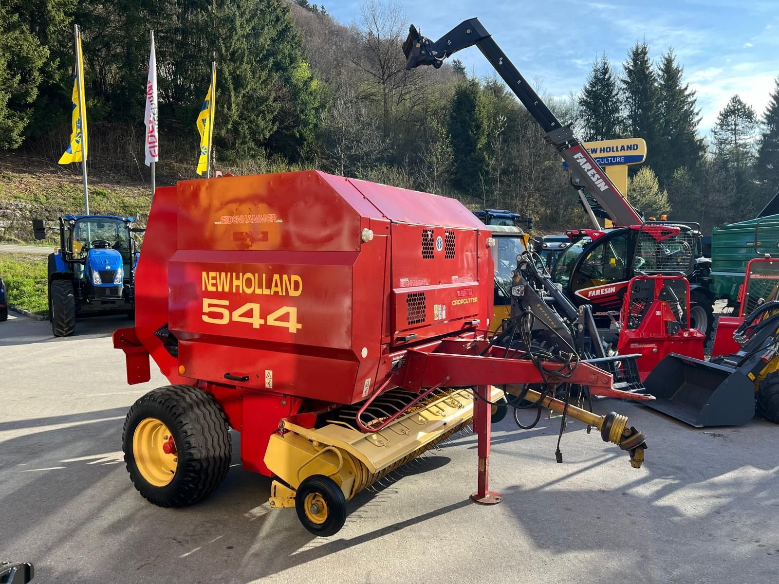 Rundballenpresse des Typs New Holland 544, Gebrauchtmaschine in Burgkirchen (Bild 1)