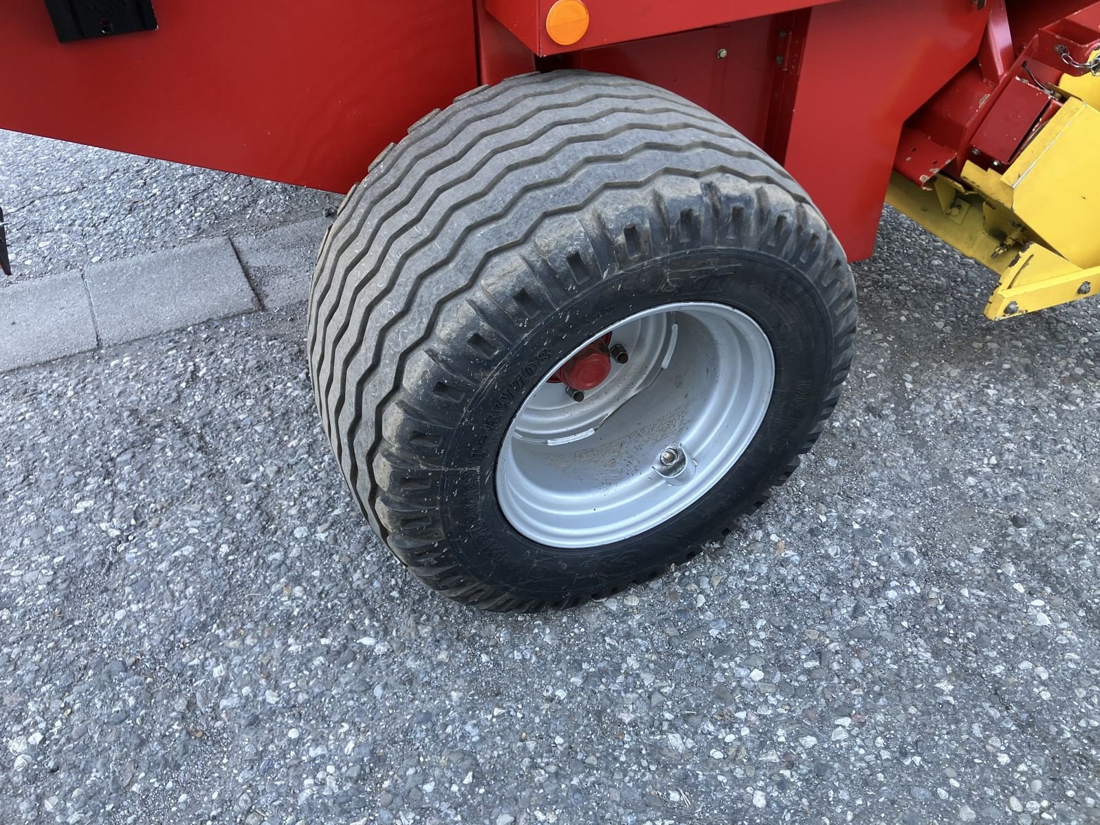 Rundballenpresse typu New Holland 548 CC, Gebrauchtmaschine v Villach (Obrázek 10)