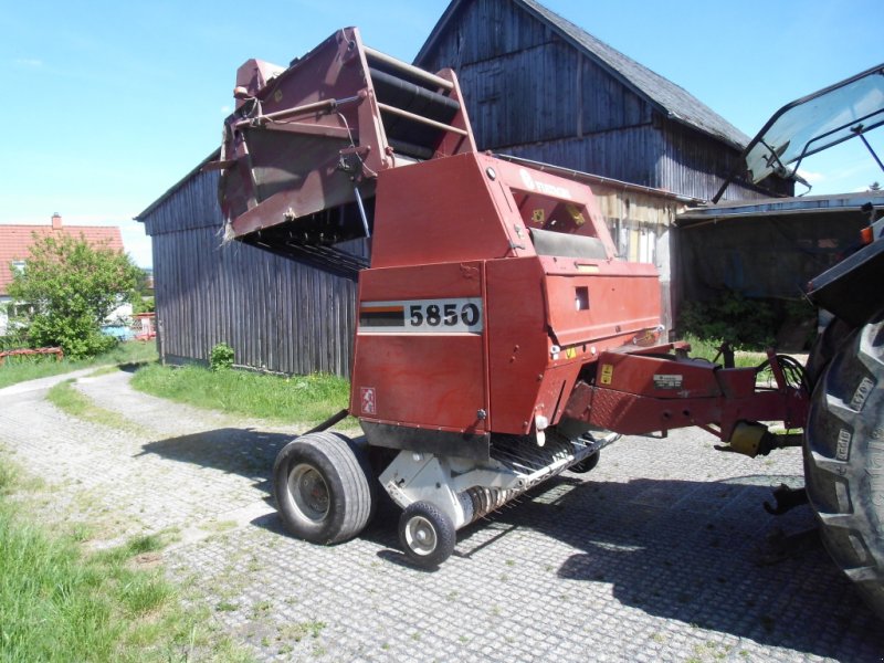 Rundballenpresse типа New Holland 5850, Gebrauchtmaschine в Mittelrüsselbach (Фотография 1)