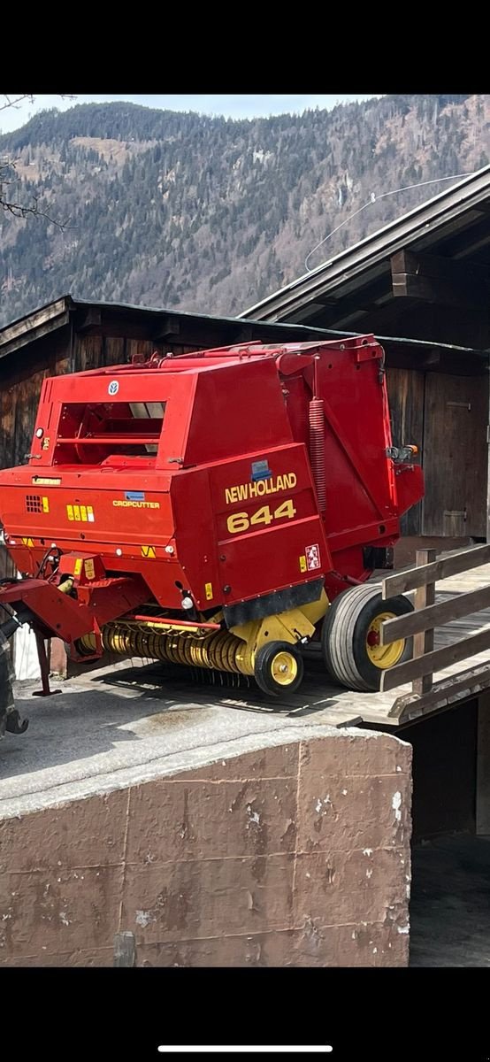 Rundballenpresse of the type New Holland 644 Variable Gurtenpresse, Gebrauchtmaschine in Burgkirchen (Picture 1)