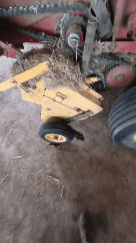 Rundballenpresse типа New Holland 648, Gebrauchtmaschine в COGNAC LA FORET (Фотография 6)