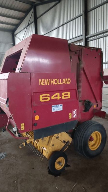 Rundballenpresse типа New Holland 648, Gebrauchtmaschine в COGNAC LA FORET (Фотография 1)