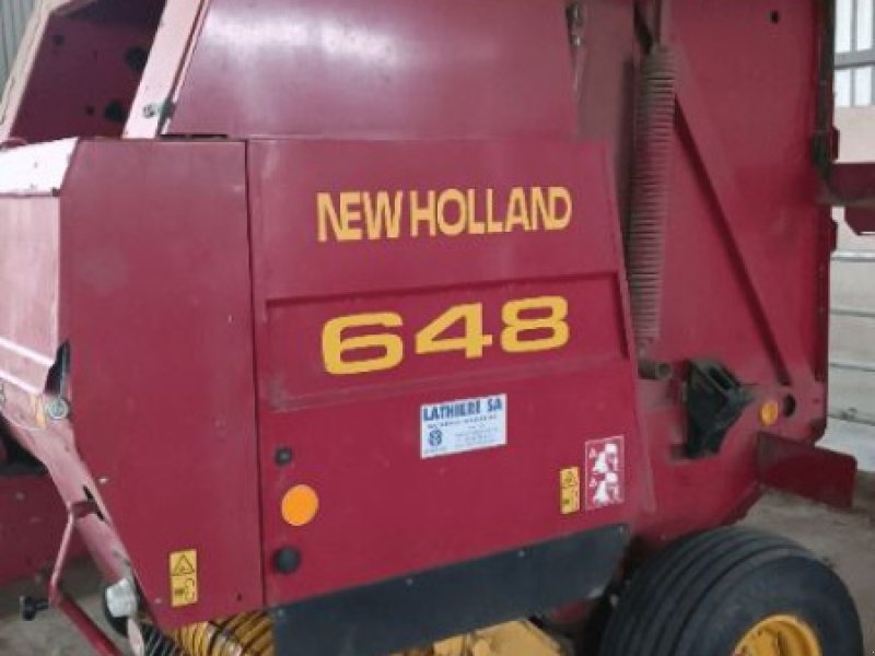 Rundballenpresse du type New Holland 648, Gebrauchtmaschine en COGNAC LA FORET (Photo 1)
