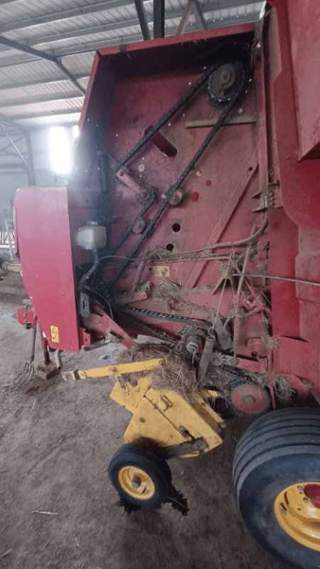 Rundballenpresse типа New Holland 648, Gebrauchtmaschine в COGNAC LA FORET (Фотография 4)