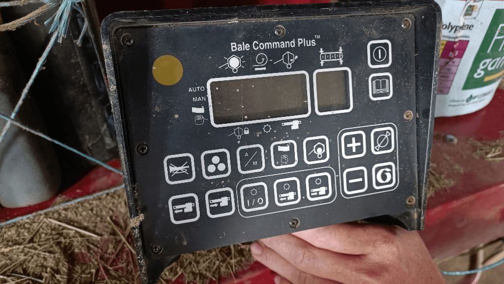 Rundballenpresse типа New Holland 648, Gebrauchtmaschine в COGNAC LA FORET (Фотография 3)