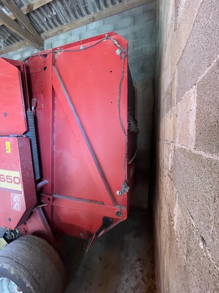 Rundballenpresse des Typs New Holland 650, Gebrauchtmaschine in Calmont (Bild 3)