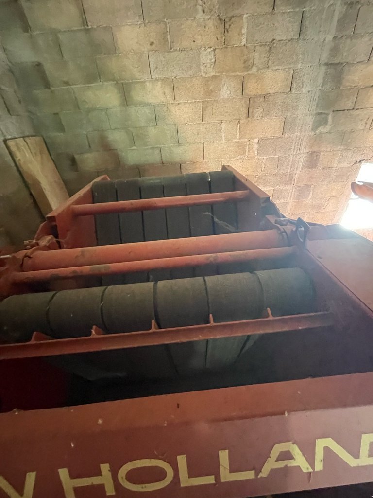 Rundballenpresse des Typs New Holland 650, Gebrauchtmaschine in Calmont (Bild 4)