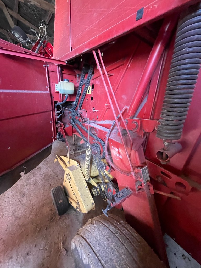 Rundballenpresse des Typs New Holland 650, Gebrauchtmaschine in Calmont (Bild 11)