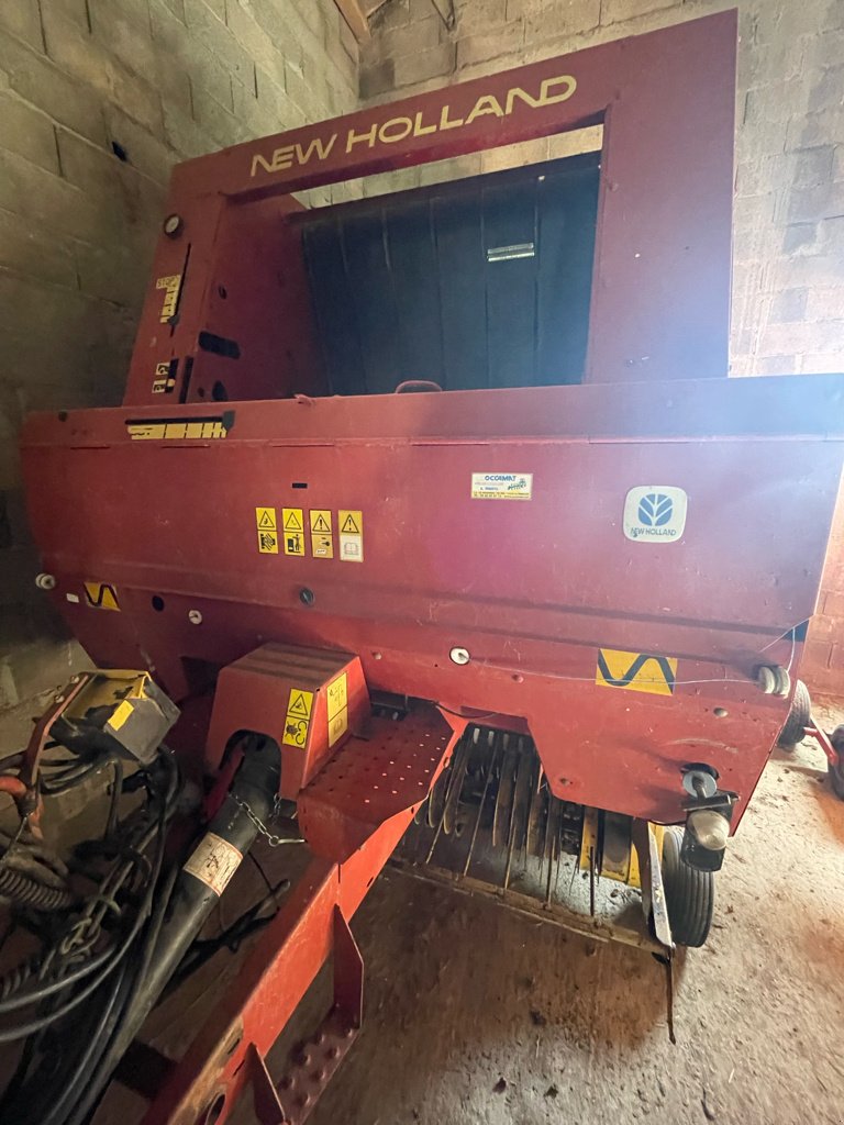 Rundballenpresse des Typs New Holland 650, Gebrauchtmaschine in Calmont (Bild 2)