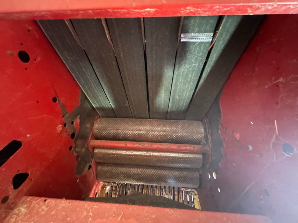 Rundballenpresse des Typs New Holland 650, Gebrauchtmaschine in Calmont (Bild 10)