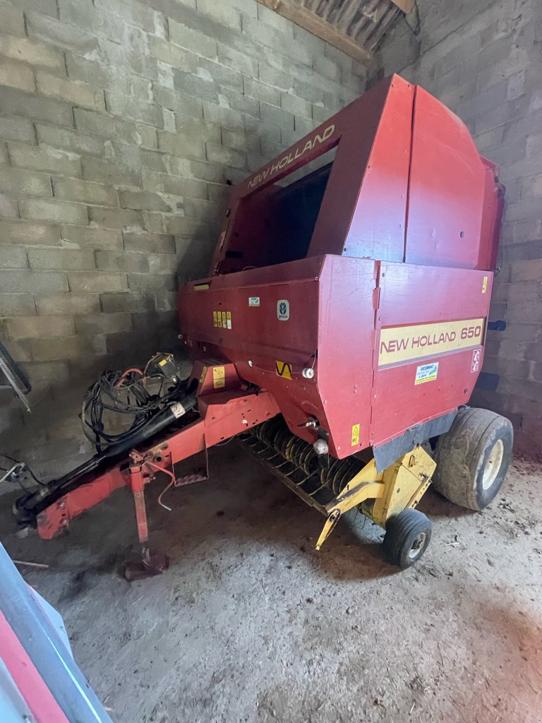Rundballenpresse des Typs New Holland 650, Gebrauchtmaschine in Calmont (Bild 1)