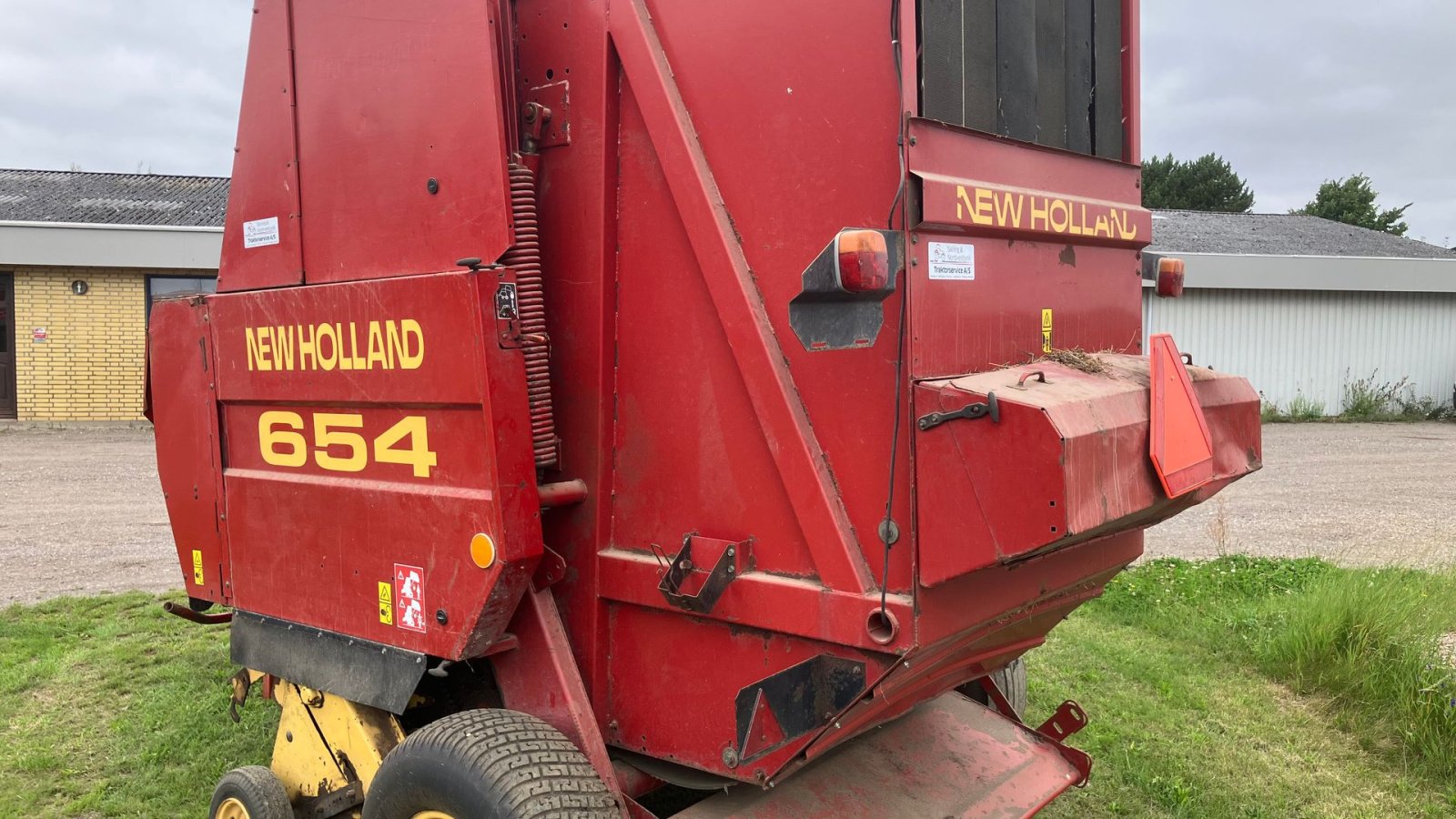Rundballenpresse tip New Holland 654 RUNDBALLEPRESSER Cropcutter, Gebrauchtmaschine in Roskilde (Poză 3)