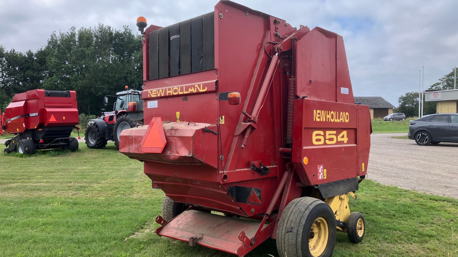 Rundballenpresse tip New Holland 654 RUNDBALLEPRESSER Cropcutter, Gebrauchtmaschine in Roskilde (Poză 4)