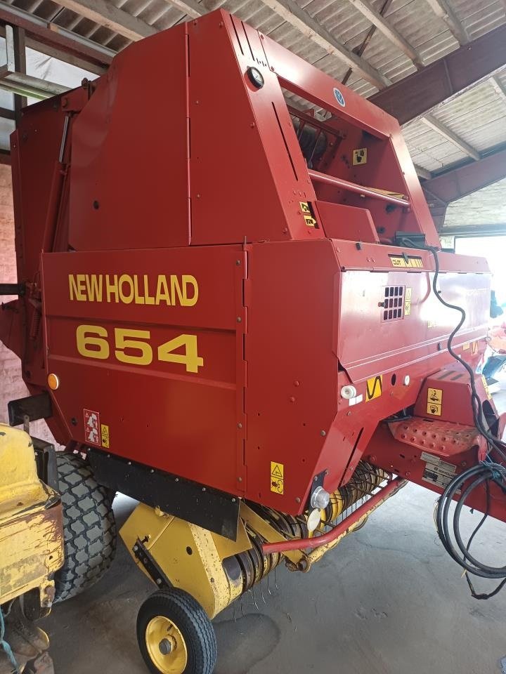 Rundballenpresse des Typs New Holland 654, Gebrauchtmaschine in Skjern (Bild 1)
