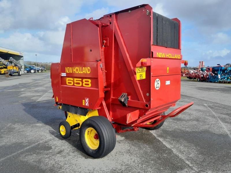 Rundballenpresse tip New Holland 658, Gebrauchtmaschine in ANTIGNY (Poză 3)