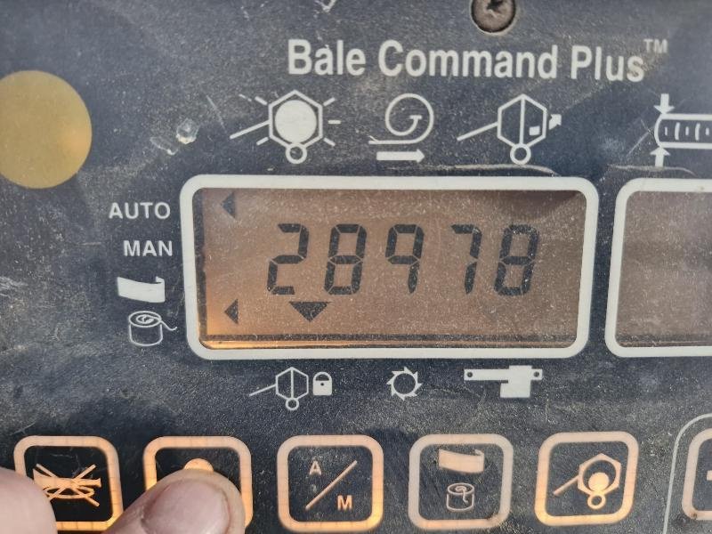 Rundballenpresse des Typs New Holland 658, Gebrauchtmaschine in BRAY en Val (Bild 11)