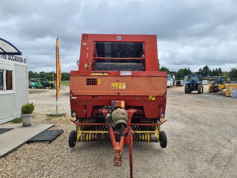 Rundballenpresse des Typs New Holland 658, Gebrauchtmaschine in BRAY en Val (Bild 5)