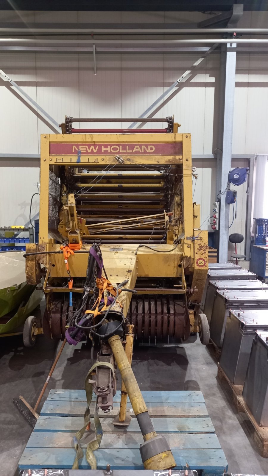 Rundballenpresse du type New Holland 841, Gebrauchtmaschine en Pfronstetten (Photo 1)