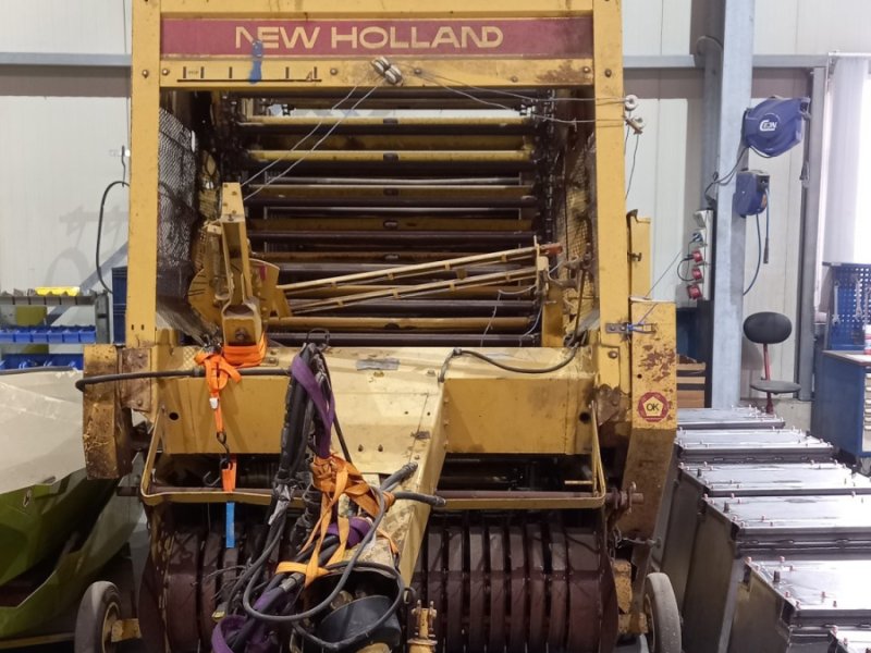 Rundballenpresse от тип New Holland 841, Gebrauchtmaschine в Pfronstetten (Снимка 1)