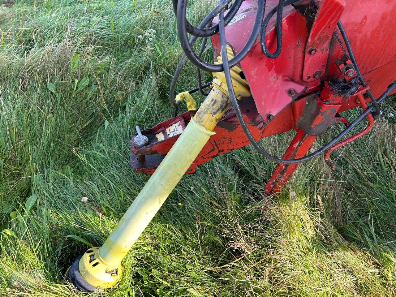 Rundballenpresse des Typs New Holland 865, Gebrauchtmaschine in Pragsdorf (Bild 4)