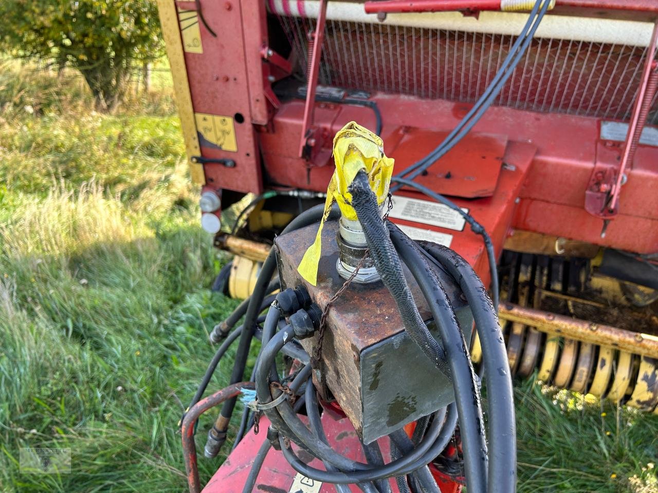 Rundballenpresse des Typs New Holland 865, Gebrauchtmaschine in Pragsdorf (Bild 5)