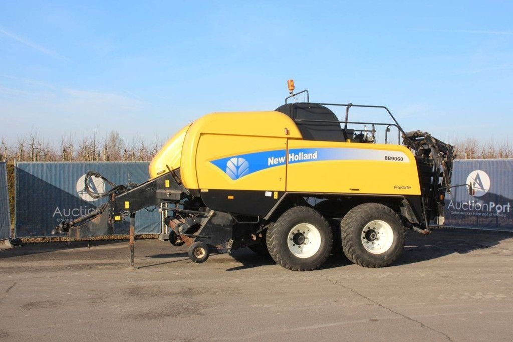 Rundballenpresse del tipo New Holland BB9060, Gebrauchtmaschine en Antwerpen (Imagen 1)