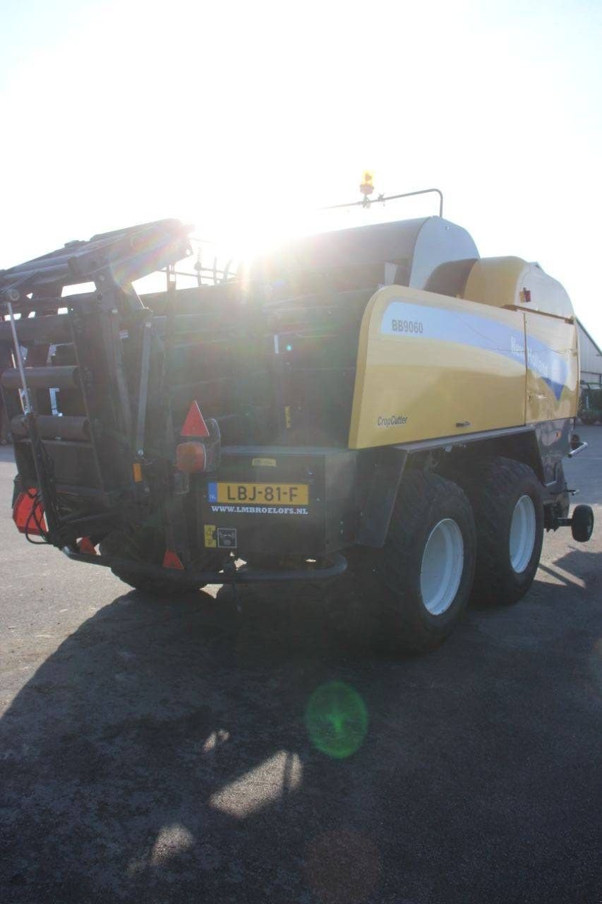 Rundballenpresse del tipo New Holland BB9060, Gebrauchtmaschine en Antwerpen (Imagen 5)