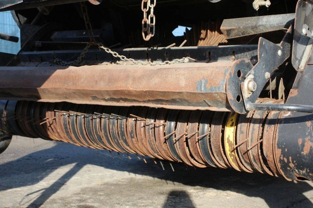 Rundballenpresse del tipo New Holland BB9060, Gebrauchtmaschine en Antwerpen (Imagen 11)