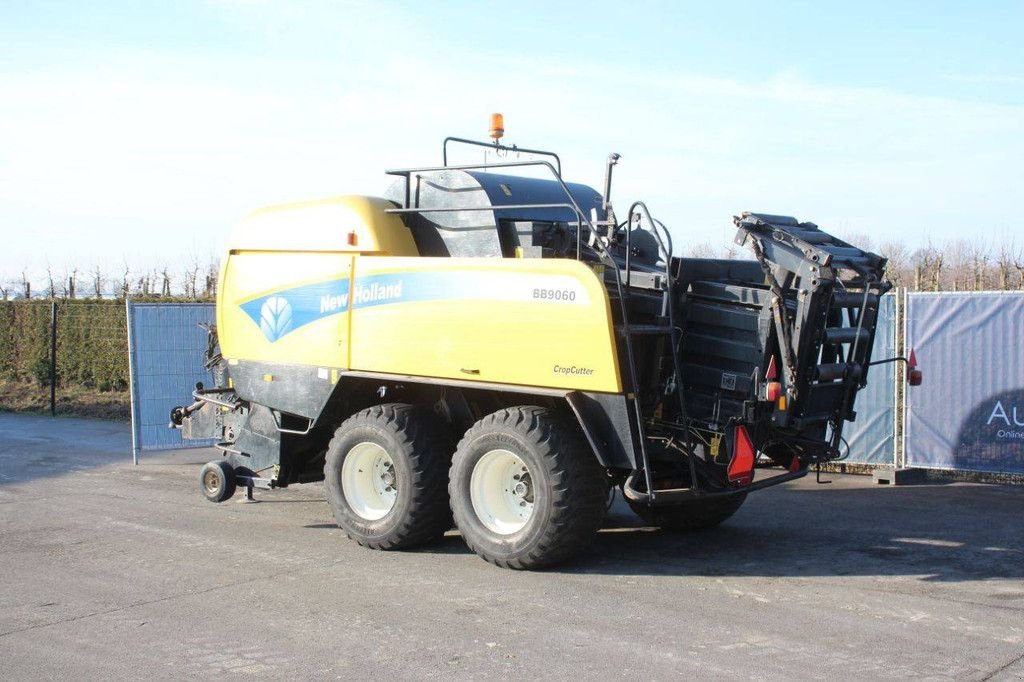 Rundballenpresse del tipo New Holland BB9060, Gebrauchtmaschine en Antwerpen (Imagen 3)