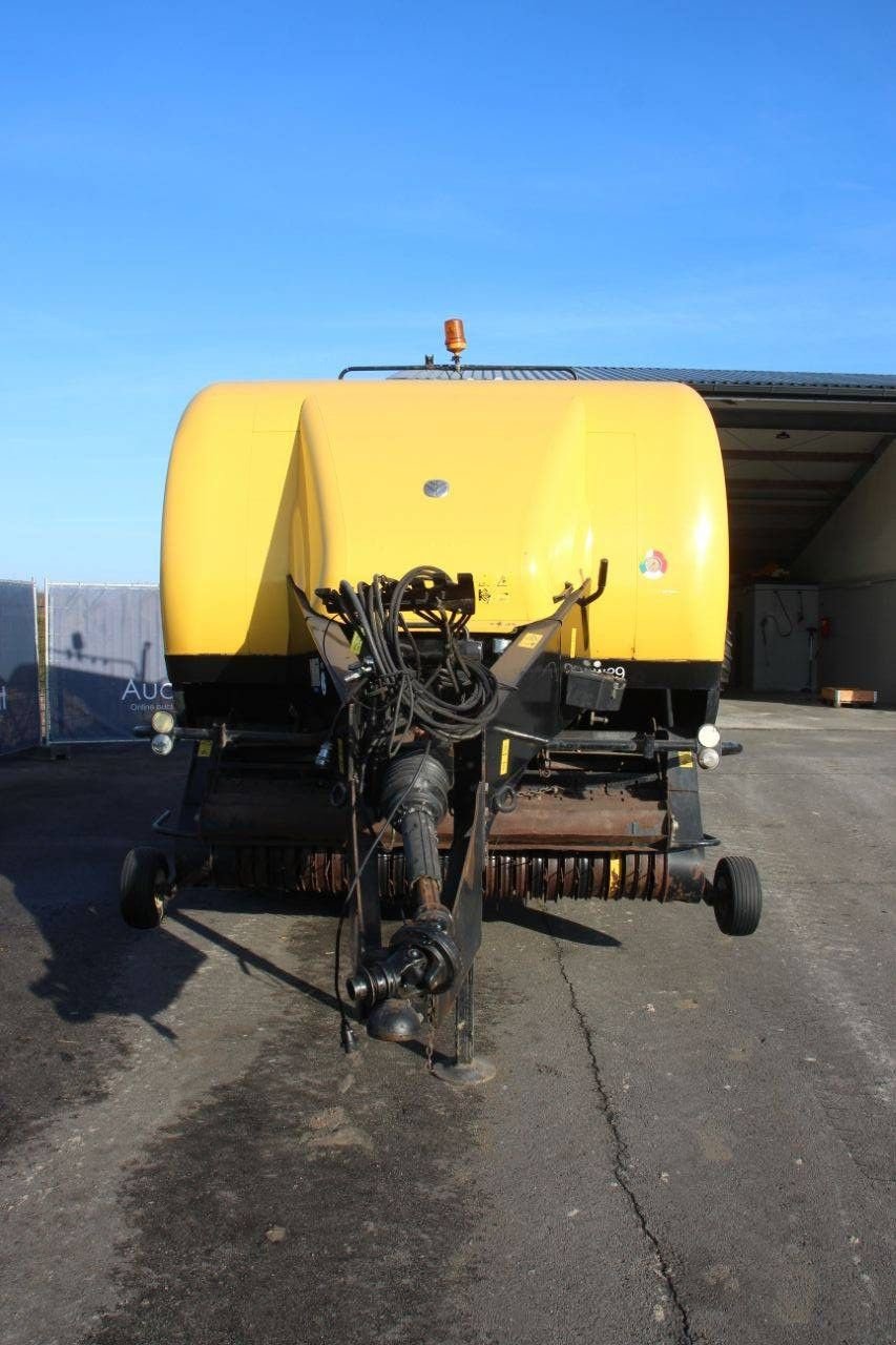 Rundballenpresse del tipo New Holland BB9060, Gebrauchtmaschine en Antwerpen (Imagen 8)